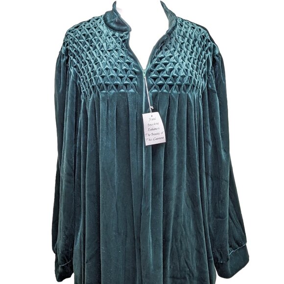 VTG Styled By Saybury Hand-Smocked Velour Half-Zip Housecoat in Forest Green - Picture 2 of 6